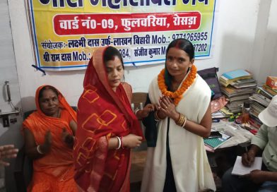 नारी महाशक्ति मंच द्वारा, माननीय मुखिया श्रीमती प्रेमा देवी को सम्मानित करते हुए।