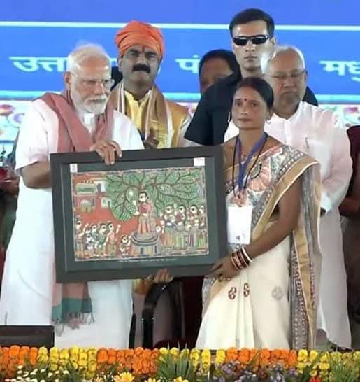 You are currently viewing माननीय प्रधानमंत्री श्री नरेन्द्र मोदी जी द्वारा, आदर्श ग्राम पंचायत राज मोतीपुर के माननीय मुखिया श्रीमती प्रेमा देवी जी को, क्लाइमेट एक्शन स्पेशल अवार्ड 2025 से सम्मानित किया गया।